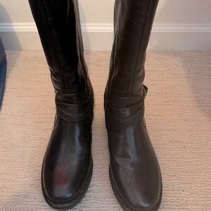 Black Naturalizer Women’s boots size six.